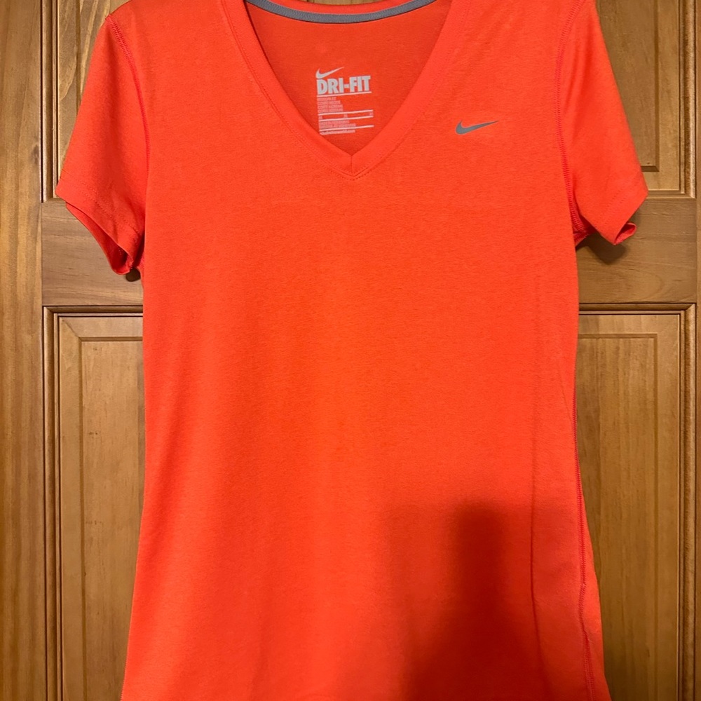 Nike womens M v neck shirt
